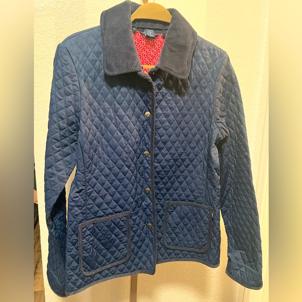 Women’s Quilted Jacket size small 2 interior pockets, removable corduroy collar